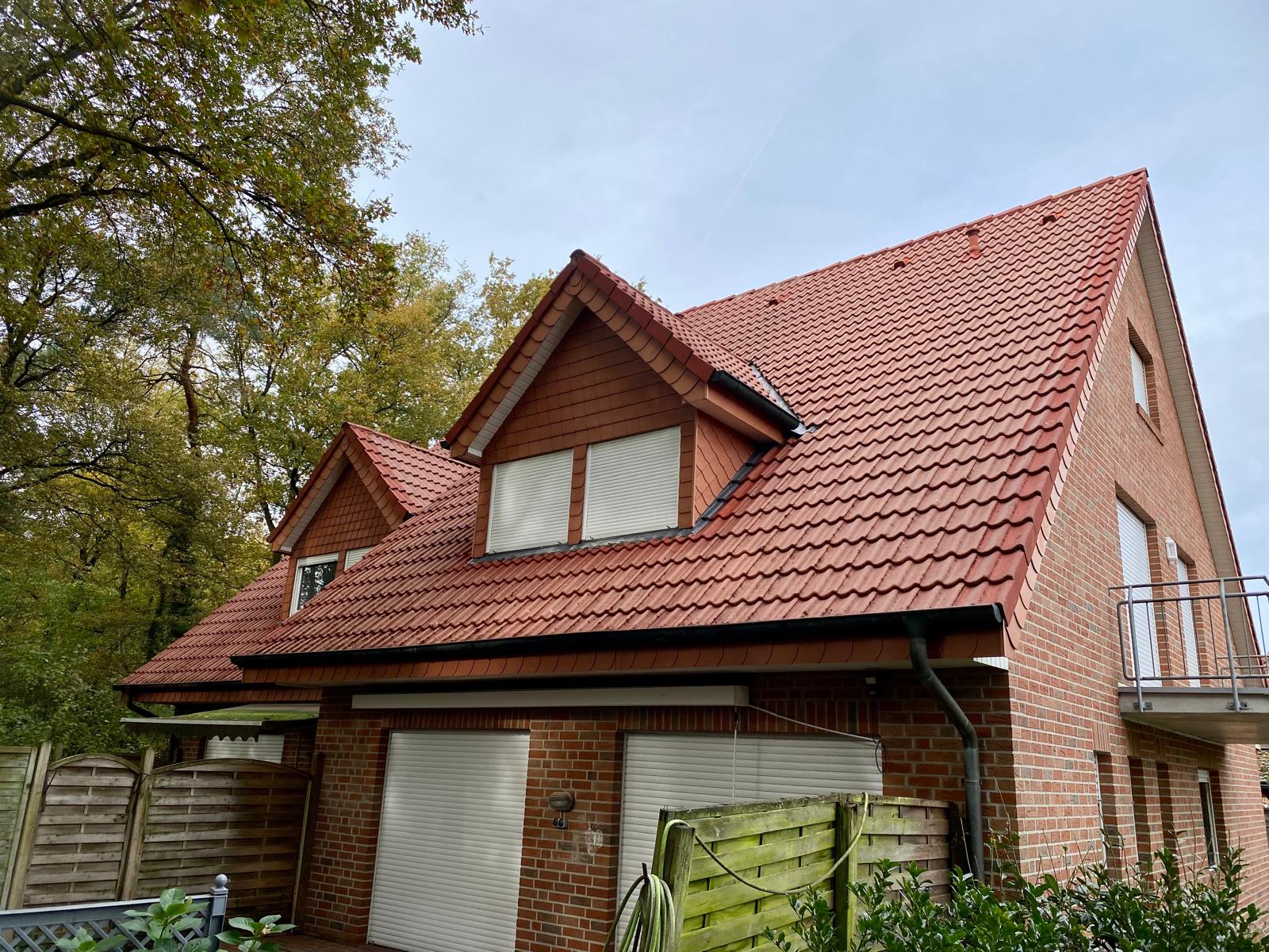 Dachreinigung Emlichheim Nachher: Das Dach nach der professionellen Reinigung.